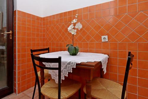 One-Bedroom Apartment with Terrace image 4