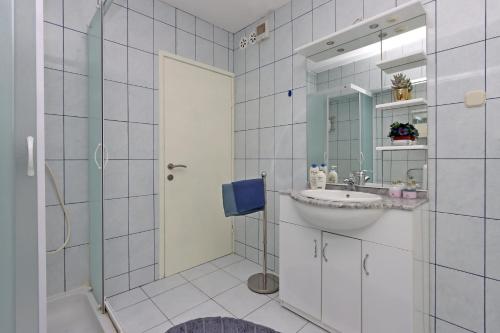 One-Bedroom Apartment with Terrace image 9