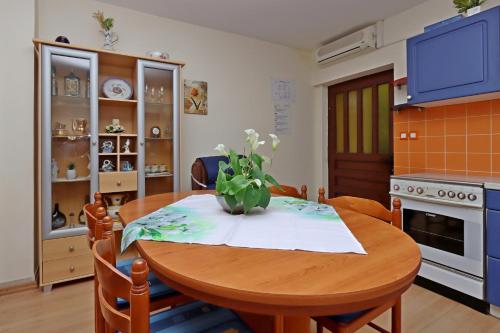 One-Bedroom Apartment with Terrace image 4