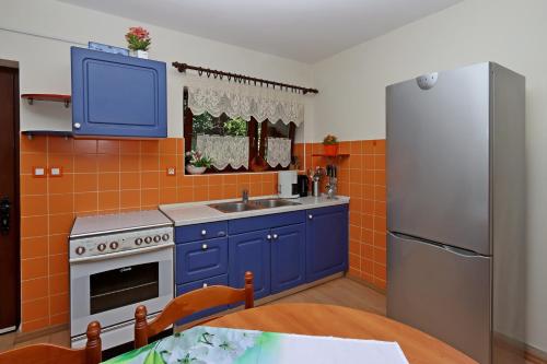 One-Bedroom Apartment with Terrace image 6