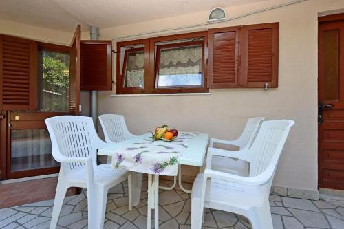 One-Bedroom Apartment with Terrace image 2