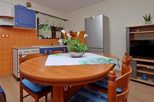 One-Bedroom Apartment with Terrace image 3
