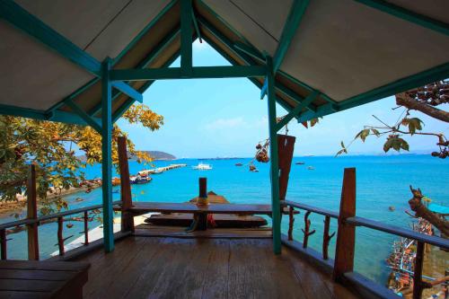 Koh Sichang Rimtalay Resort near Koh Si Chang