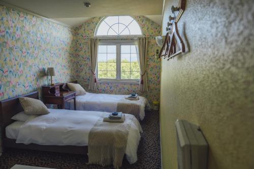 room detail thumbnail 1