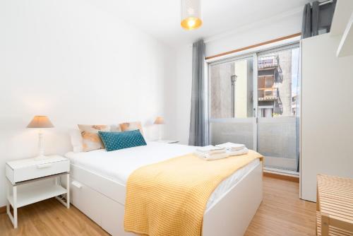Renovated 3BR Apt Near City Hotspots with Great Value, Porto