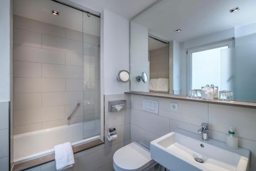 Standard Double Room image 5