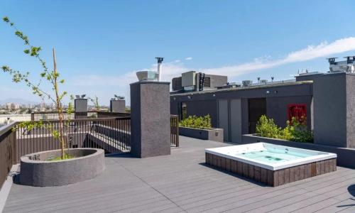 Alojamiento a pasos de Movistar Arenas, Universidad de Chile y Ministerio de Justicia near Fantasilandia