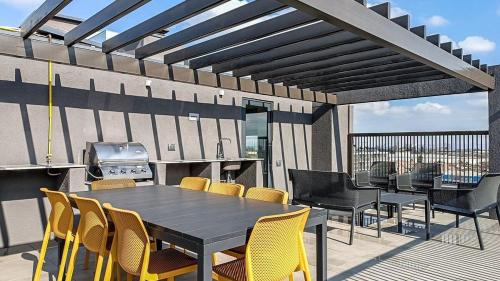 Alojamiento a pasos de Movistar Arenas, Universidad de Chile y Ministerio de Justicia near Fantasilandia