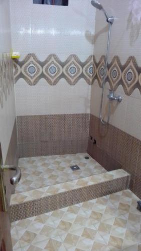 Badkamer, La Belle Apartement 2x2 - Grand Mbao, plage in Rufisque