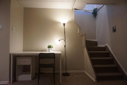 Spacious 4BR Family Home - Wine Fridge, Patio, Parking in Thompson (MB)