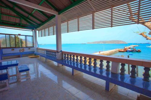 Koh Sichang Rimtalay Resort near Koh Si Chang