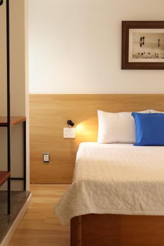 Double Room with Balcony image 6