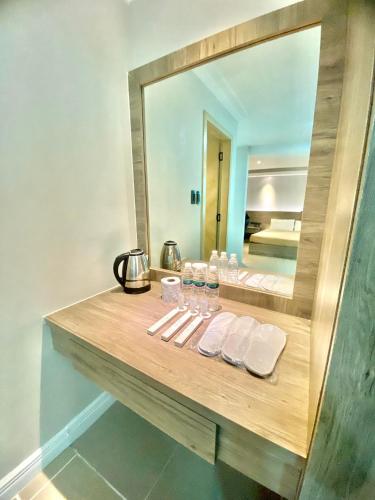 room detail thumbnail 2