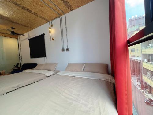 Standard Quadruple Room image 4