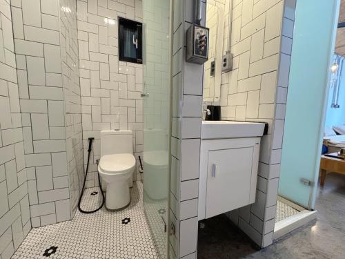 Standard Quadruple Room image 5