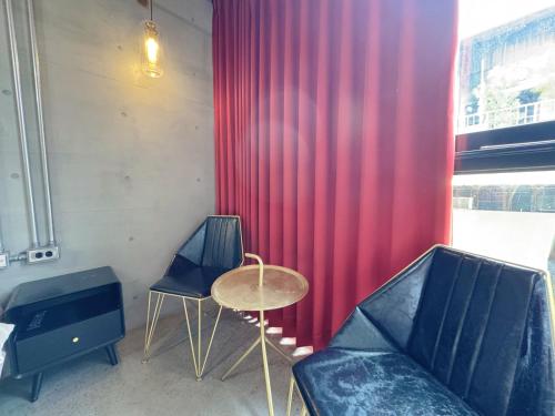 Large Double Room image 8