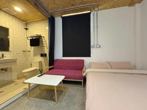Standard Double Room image 5