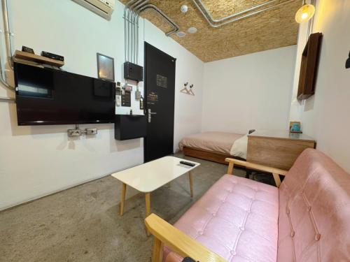 Standard Double Room image 3