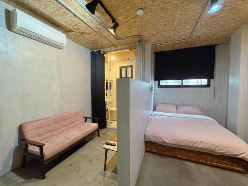 Standard Double Room image 8