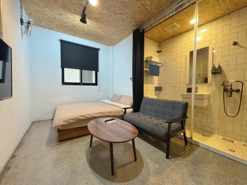 Standard Double Room image 6