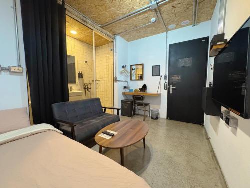 Standard Double Room image 7