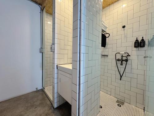 Standard Quadruple Room image 6