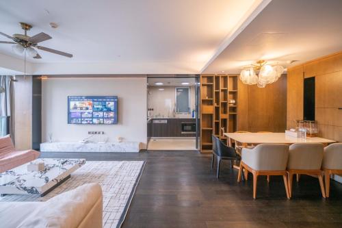 ZHome-Luxury Three-bedroom Suite-Near the Bund, Shanghai (foto 9)