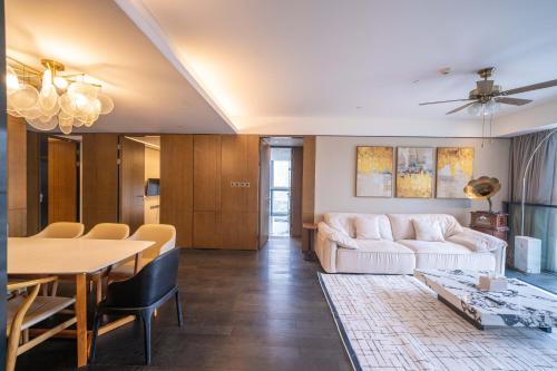 ZHome-Luxury Three-bedroom Suite-Near the Bund, Shanghai (foto 8)