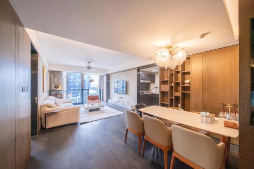 ZHome-Luxury Three-bedroom Suite-Near the Bund, Shanghai (foto 10)