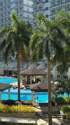 Spacious Condo at Shell Residences, MOA Pasay - The Urban Stay, Manila