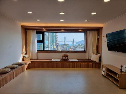 Busan Gwangan 273, Millak-tong