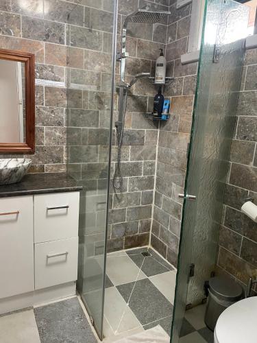 Bathroom, Home in Laverton 19 Minutes to Melbourne CBD in Point Cook