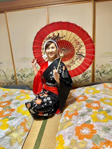 津軽三味線と民謡 ゲストハウス繭子の宿