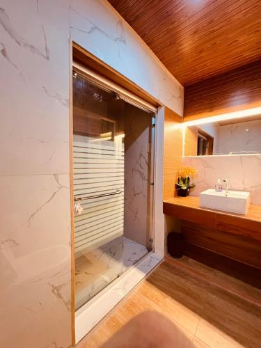 Aloha Ocean View Resort in パンダン