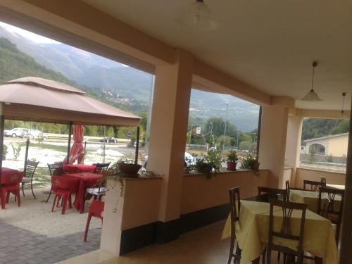 陽台/露台, Hotel Ristorante Pizzeria Umbria in 瓦洛迪內拉