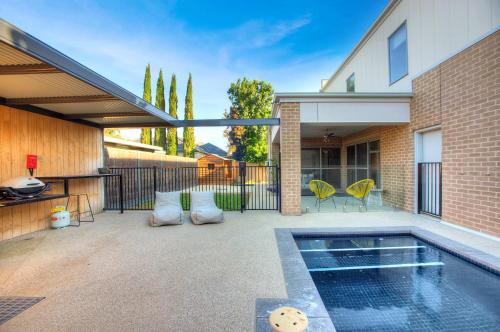 Mandel on High - Echuca Holiday Homes, Echuca