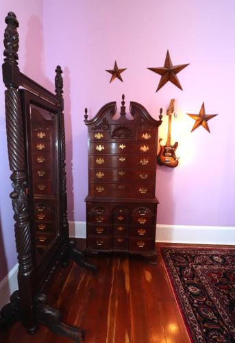 Deluxe King Room image 2