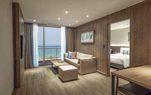 Kensington Deluxe Ocean View (Cooking is not available + renewal)