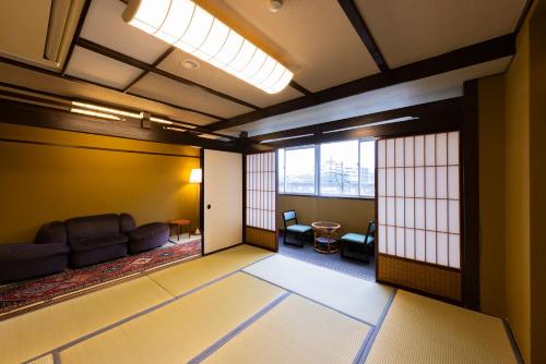 武雄温泉・大正浪漫の宿 京都屋Japanese-Style Room (8 + 4 Tatami) with Bathroom - MAX 4 people