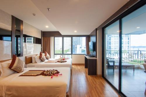 Golden Jomtien Beach Hotel  in Jomtien Beach