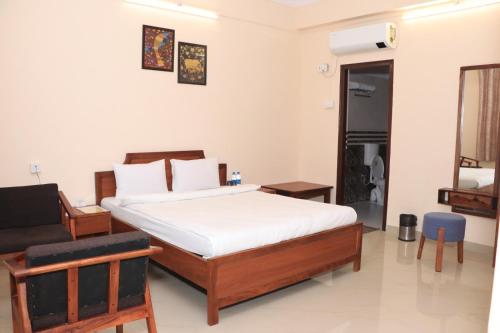 HOTEL DWARKA KUNJ in กีศรปุระ