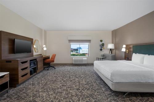 Hampton Inn & Suites Dallas-Arlington North-Entertainment District - image 12