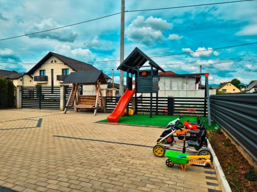 Játszótér, Căsuțele Denis&Lucas (Casutele Denis&Lucas) in Ocna Sugatag