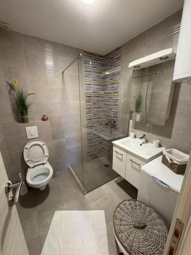 One-Bedroom Apartment image 1