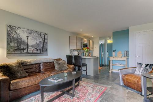 Cozy Aviation Style Lake View Condo at The Shores in Traverse City, USA