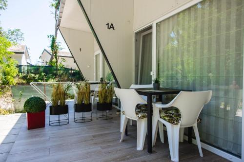 Albatross Breeze Bungalow 100m from the beach – khách sạn tại Rakitnika