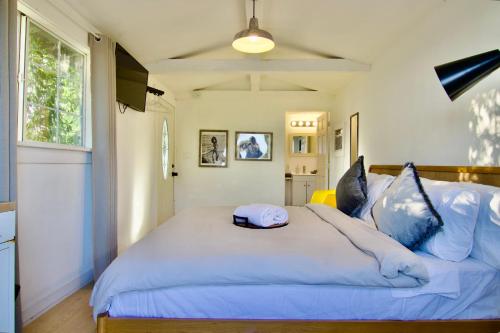 30 PCT OFF!! Limited Time! Malibu Charming Getaway with King Bed, Near Beach in Malibu, USA