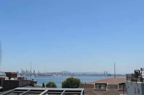 Center Hill Suites - image 4