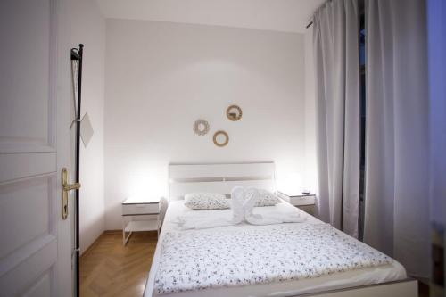 Charles Bridge Apartment - image 12