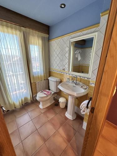 Double Room image 6